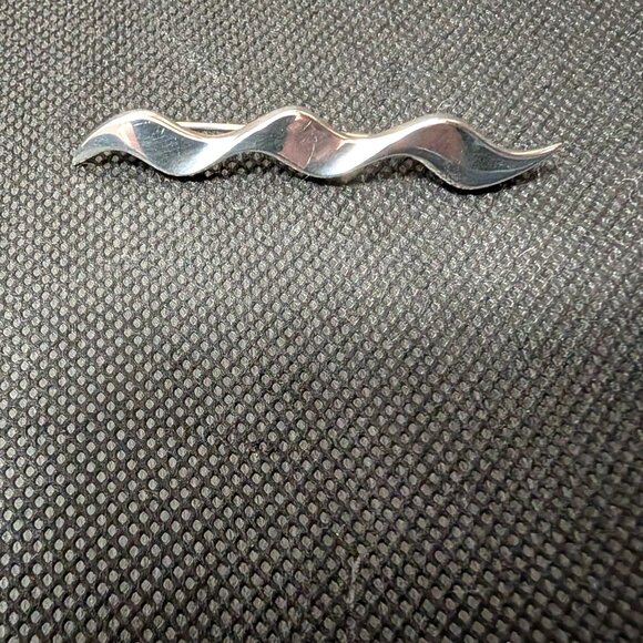 Tiffany and Co sterling silver wave pin - Picture 2 of 6
